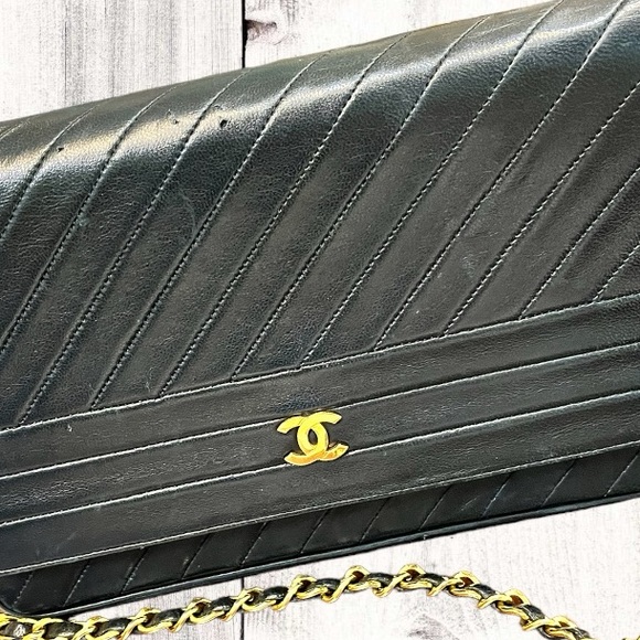 Vintage 1980’s Channel Diagonal Quilted Shoulder Bag with COA - Picture 3 of 16